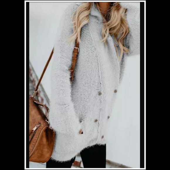 🎊‼️CLEARANCE PRICE FIRM‼️HPx2⭐🎊🤍Gray Fuzzy  Cardigan🤍 - Picture 3 of 4